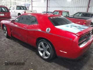 2015 Dodge Challenger SXT z VIN 2C3CDZAG5FH895575, wystawiony jako IAAI lot #41978006 z przebiegiem 125 908 mil mil oraz . Historia ofert i sprzedaży dostępna na DreamBid. Obrazek 3.