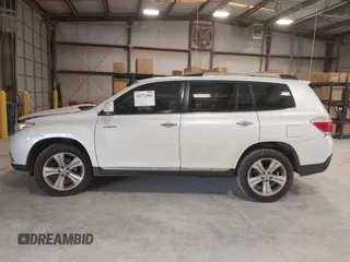 2013 Toyota Highlander Limited z VIN 5TDYK3EH1DS121622, wystawiony jako IAAI lot #42272380 z przebiegiem 191 400 mil mil oraz . Historia ofert i sprzedaży dostępna na DreamBid. Obrazek 14.