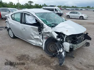 2016 Nissan Versa SV z VIN 3N1CN7AP8GL858996, wystawiony jako IAAI lot #42435343 z przebiegiem 124 549 mil mil oraz . Historia ofert i sprzedaży dostępna na DreamBid. Obrazek 1.