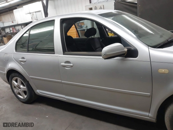 2000 Volkswagen New Jetta GL with VIN 3VWRF29M9YM024990, listed as a IAAI auction lot 41891273 with 204,016 mi miles. Bid and sale history available at carsss.com. Image 13.