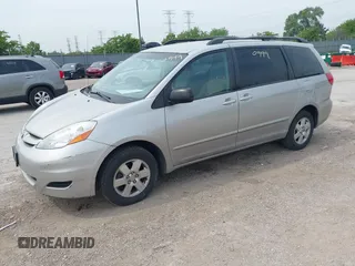 2008 Toyota Sienna CE z VIN 5TDZK23C98S155772, wystawiony jako IAAI lot #42490999 z przebiegiem 199 004 mil mil oraz . Historia ofert i sprzedaży dostępna na DreamBid. Obrazek 2.