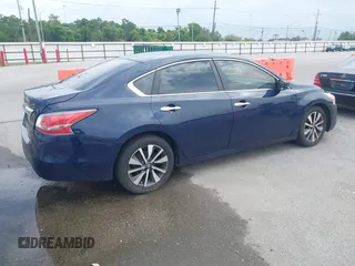 2015 Nissan Altima 2.5 z VIN 1N4AL3AP0FN863262, wystawiony jako IAAI lot #42462657 z przebiegiem 123 554 mil mil oraz . Historia ofert i sprzedaży dostępna na DreamBid. Obrazek 4.