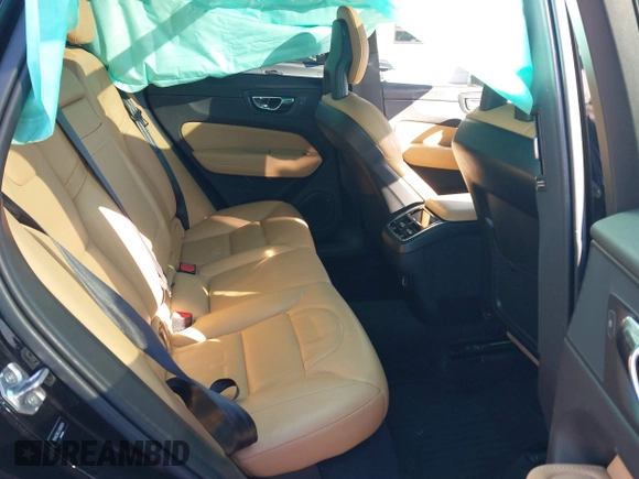 2018 Volvo XC60 Inscription with VIN YV4A22RL2J1081874, listed as a IAAI auction lot 41330217 with 100,611 mi miles. Bid and sale history available at carsss.com. Image 8.