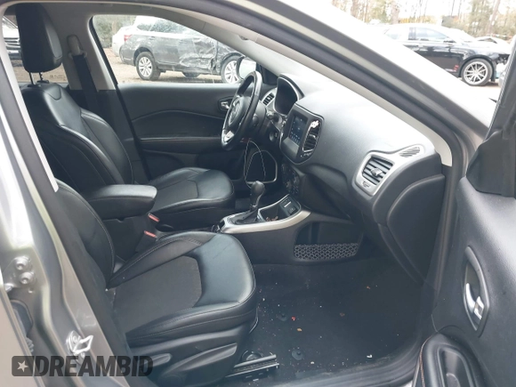 2021 Jeep Compass Altitude z VIN 3C4NJCBB3MT585670, wystawiony jako IAAI lot #40813345 z przebiegiem 59 152 mil mil oraz . Historia ofert i sprzedaży dostępna na DreamBid. Obrazek 5.