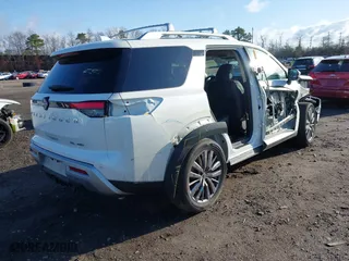 2024 Nissan Pathfinder SL with VIN 5N1DR3CD8RC310010, listed as a IAAI auction lot 41826608 with 6,079 mi miles. Bid and sale history available at carsss.com. Image 4.