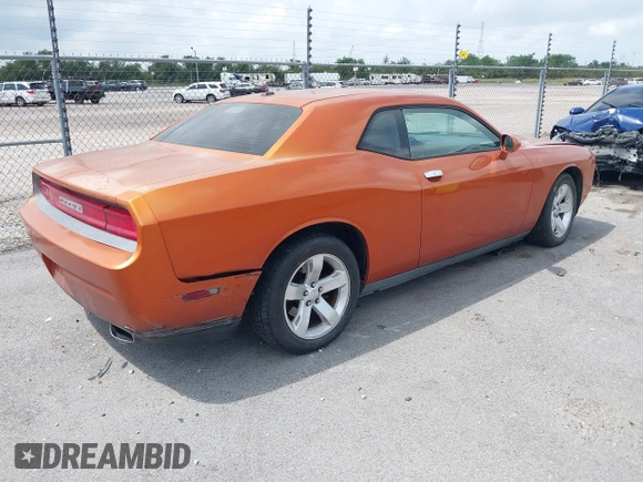 2011 Dodge Challenger z VIN 2B3CJ4DG7BH581585, wystawiony jako IAAI lot #42358543 z przebiegiem 247 380 mil mil oraz . Historia ofert i sprzedaży dostępna na DreamBid. Obrazek 4.