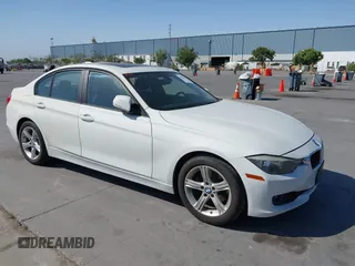 2012 BMW 3 Series 328i z VIN WBA3A5G59CNN65733, wystawiony jako IAAI lot #42413615 z przebiegiem 129 764 mil mil oraz . Historia ofert i sprzedaży dostępna na DreamBid. Obrazek 1.