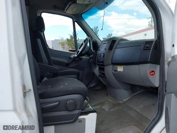 2014 Mercedes-Benz Sprinter Cargo Vans EXT with VIN WD3PE8DC3E5938341, listed as a IAAI auction lot 41920703 with 229,476 mi miles. Bid and sale history available at carsss.com. Image 5.