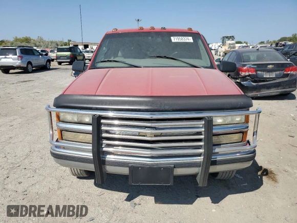 1999 Chevrolet Silverado 3500 z VIN 1GCHC33J3XF055520, wystawiony jako Copart lot #71958374 z przebiegiem 242 976 mil mil oraz Czysty tytuł • Clean title. Historia ofert i sprzedaży dostępna na DreamBid. Obrazek 5.