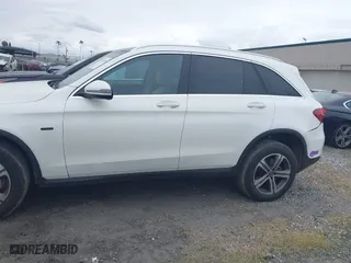 2019 Mercedes-Benz GLC with VIN WDC0G5EB0KF585613, listed as a IAAI auction lot 41892618 with 42,777 mi miles. Bid and sale history available at carsss.com. Image 15.