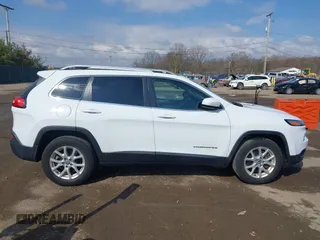 2016 Jeep Cherokee Latitude with VIN 1C4PJMCS8GW157492, listed as a IAAI auction lot 42013292 with 69,578 mi miles. Bid and sale history available at carsss.com. Image 13.