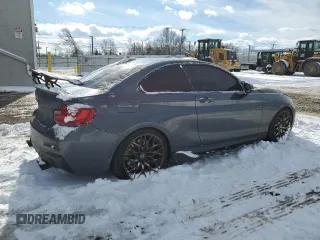 2014 BMW 2 Series M235i z VIN WBA1J7C59EVW84233, wystawiony jako Copart lot #89345115 z przebiegiem 175 655 mil mil oraz Czysty tytuł • Clean title. Historia ofert i sprzedaży dostępna na DreamBid. Obrazek 3.