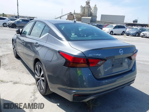 2022 Nissan Altima 2.5 SR with VIN 1N4BL4CV4NN385996, listed as a IAAI auction lot 42151627 with 47,395 mi miles. Bid and sale history available at carsss.com. Image 3.