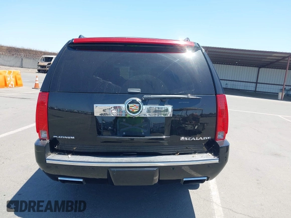 2014 Cadillac Escalade ESV Platinum z VIN 1GYS3KEF5ER161787, wystawiony jako IAAI lot #42358806 z przebiegiem 120 317 mil mil oraz . Historia ofert i sprzedaży dostępna na DreamBid. Obrazek 16.