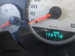 2004 Dodge Neon SXT z VIN 1B3ES56C44D580657, wystawiony jako IAAI lot #42137299 z przebiegiem 138 918 mil mil oraz . Historia ofert i sprzedaży dostępna na DreamBid. Obrazek 7.