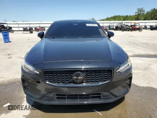 2024 Volvo S60 Plus Black Edition z VIN 7JRL12TH7RG320333, wystawiony jako Copart lot #52140405 z przebiegiem 7 947 mil mil oraz Szkoda całkowita • Salvage title. Historia ofert i sprzedaży dostępna na DreamBid. Obrazek 5.