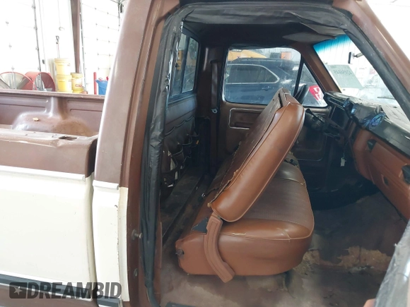 1981 Ford F-150 с VIN 1FTDF15F3BUA40006, выставлен на аукционе IAAI как лот 42456045 с пробегом 53 417 миль миль и . История ставок и продаж доступна на DreamBid. Изображение 8.