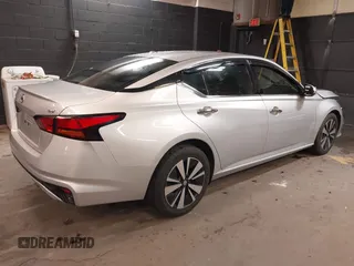 2019 Nissan Altima SV z VIN 1N4BL4DV1KC125884, wystawiony jako IAAI lot #42204200 z przebiegiem 75 388 mil mil oraz . Historia ofert i sprzedaży dostępna na DreamBid. Obrazek 4.