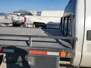 2001 Ford F-450 XL with VIN 1FDXF46F11EA30091, listed as a Copart auction lot 77682024 with 155,351 mi miles and Salvage Title. Bid and sale history available at carsss.com. Image 10.