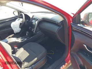 2022 Hyundai Tucson SEL z VIN 5NMJBCAE6NH157310, wystawiony jako IAAI lot #41938479 z przebiegiem 48 929 mil mil oraz . Historia ofert i sprzedaży dostępna na DreamBid. Obrazek 5.