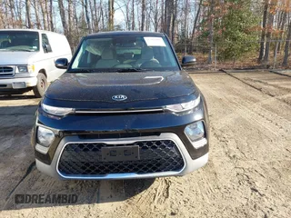 2020 Kia Soul LX with VIN KNDJ23AU4L7061221, listed as a IAAI auction lot 41815005 with 34,207 mi miles. Bid and sale history available at carsss.com. Image 13.