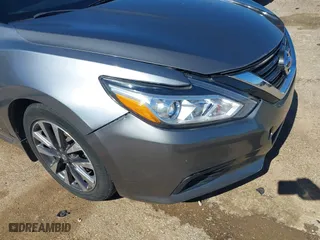 2017 Nissan Altima 2.5 SV with VIN 1N4AL3AP4HC136995, listed as a IAAI auction lot 41580400 with 92,799 mi miles. Bid and sale history available at carsss.com. Image 17.