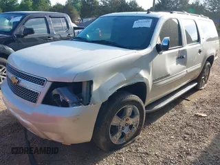 2008 Chevrolet Suburban LTZ z VIN 1GNFK163X8R196314, wystawiony jako IAAI lot #42127143 z przebiegiem 119 598 mil mil oraz . Historia ofert i sprzedaży dostępna na DreamBid. Obrazek 6.
