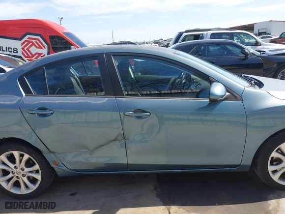 2011 Mazda Mazda3 s Sport with VIN JM1BL1U68B1419411, listed as a IAAI auction lot 41798083 with 105,314 mi miles. Bid and sale history available at carsss.com. Image 13.