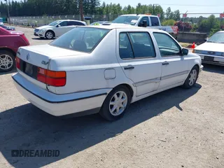 1995 Volkswagen Jetta GLS z VIN 3VWSC81H7SM082888, wystawiony jako IAAI lot #42440198 z przebiegiem 96 029 mil mil oraz . Historia ofert i sprzedaży dostępna na DreamBid. Obrazek 4.