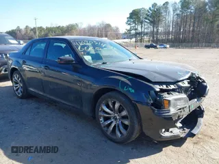2014 Chrysler 300 with VIN 2C3CCABG5EH373370, listed as a IAAI auction lot 41690314 with 77,572 mi miles. Bid and sale history available at carsss.com. Image 1.