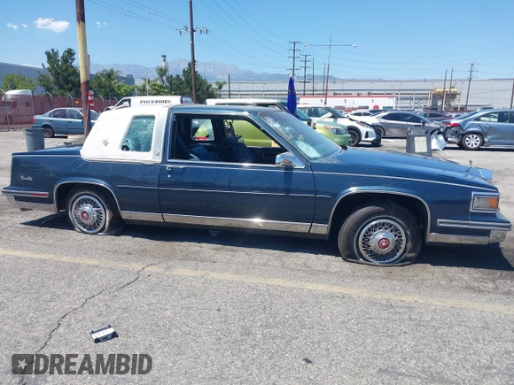 1986 Cadillac DeVille z VIN 1G6CD4783G4204155, wystawiony jako IAAI lot #42229194 z przebiegiem 131 360 mil mil oraz . Historia ofert i sprzedaży dostępna na DreamBid. Obrazek 13.