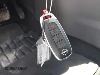 2025 Nissan Sentra SV z VIN 3N1AB8CV7SY292715, wystawiony jako IAAI lot #42441271 z przebiegiem 5 623 mil mil oraz . Historia ofert i sprzedaży dostępna na DreamBid. Obrazek 11.