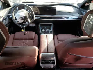 2023 BMW i7 xDrive60 z VIN WBY53EJ05PCN85609, wystawiony jako Copart lot #37740884 z przebiegiem Nie podano mil oraz . Historia ofert i sprzedaży dostępna na DreamBid. Obrazek 8.