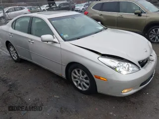 2003 Lexus ES 300 with VIN JTHBF30G130133021, listed as a IAAI auction lot 41848909 with 172,400 mi miles. Bid and sale history available at carsss.com. Image 1.