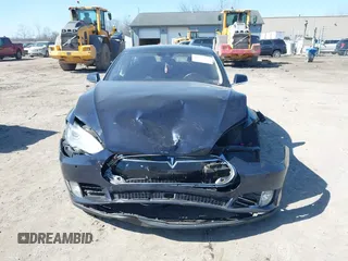 2015 Tesla Model S 85D with VIN 5YJSA1H25FFP70562, listed as a IAAI auction lot 41787957 with 177,688 mi miles. Bid and sale history available at carsss.com. Image 12.