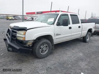 2006 Chevrolet Silverado 2500HD LT1 with VIN 1GCHK23D16F156660, listed as a IAAI auction lot 41497692 with 287,502 mi miles. Bid and sale history available at carsss.com. Image 2.