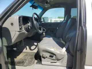 2000 GMC Sierra 2500 SLE z VIN 1GTGK29U1YE282223, wystawiony jako Copart lot #53886435 z przebiegiem Nie podano mil oraz Tytuł czysty. Historia ofert i sprzedaży dostępna na DreamBid. Obrazek 7.