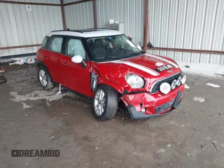 2014 MINI Countryman S z VIN WMWZC3C53EWP27111, wystawiony jako IAAI lot #42192799 z przebiegiem 136 945 mil mil oraz . Historia ofert i sprzedaży dostępna na DreamBid. Obrazek 1.