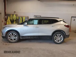 2019 Chevrolet Blazer z VIN 3GNKBHRS0KS667854, wystawiony jako IAAI lot #41964444 z przebiegiem 55 041 mil mil oraz . Historia ofert i sprzedaży dostępna na DreamBid. Obrazek 14.