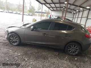 2014 Mazda Mazda3 i Touring with VIN 3MZBM1L75EM109082, listed as a IAAI auction lot 41625740 with 123,618 mi miles. Bid and sale history available at carsss.com. Image 14.