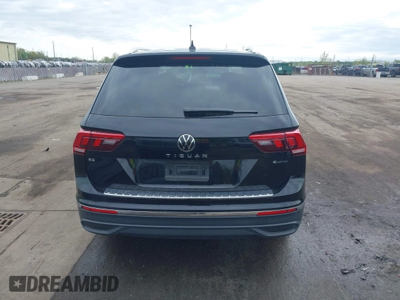 2024 Volkswagen Tiguan SE with VIN 3VVMB7AX7RM042855, listed as a IAAI auction lot 42223748 with 14,077 mi miles and . Bid and sale history available at DreamBid. Image 16.