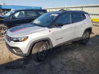 2025 Jeep Compass Trailhawk z VIN 3C4NJDDN0ST564544, wystawiony jako Copart lot #63287955 z przebiegiem 7 390 mil mil oraz Czysty tytuł • Clean title. Historia ofert i sprzedaży dostępna na DreamBid. Obrazek 1.