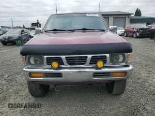 1995 Nissan Frontier SE z VIN 1N6HD16Y0SC364833, wystawiony jako Copart lot #48259485 z przebiegiem 152 592 mil mil oraz Szkoda całkowita • Salvage title. Historia ofert i sprzedaży dostępna na DreamBid. Obrazek 5.