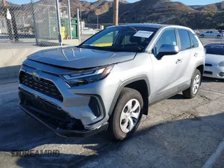 2025 Toyota RAV4 LE with VIN 2T3K1RFV3SW372394, listed as a IAAI auction lot 41616009 with 739 mi miles. Bid and sale history available at carsss.com. Image 19.
