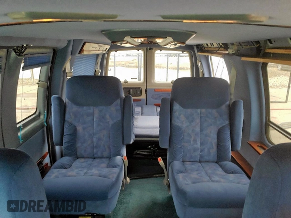 1997 Chevrolet Express Cargo z VIN 1GBFG15R3V1045586, wystawiony jako Copart lot #45388645 z przebiegiem 67 872 mil mil oraz Czysty tytuł • Clean title. Historia ofert i sprzedaży dostępna na DreamBid. Obrazek 10.
