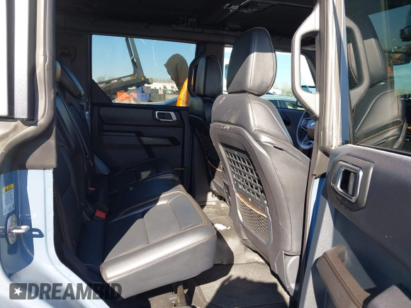 2024 Ford Bronco Badlands z VIN 1FMEE9BP2RLA26774, wystawiony jako IAAI lot #41756285 z przebiegiem 5875 mil mil oraz . Historia ofert i sprzedaży dostępna na DreamBid. Obrazek 8.