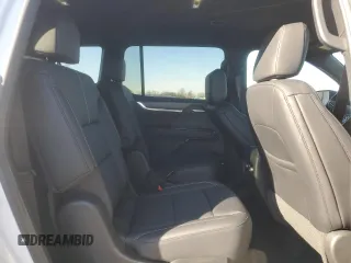 2024 GMC Acadia AWD Elevation z VIN 1GKENNKS1RJ189899, wystawiony jako Copart lot #86183844 z przebiegiem 13 127 mil mil oraz Czysty tytuł • Clean title. Historia ofert i sprzedaży dostępna na DreamBid. Obrazek 11.