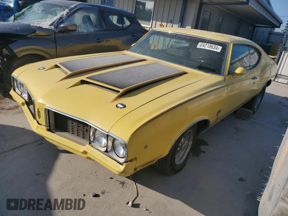 1970 Oldsmobile Cutlass z VIN 336870M260230, wystawiony jako Copart lot #69218634 z przebiegiem 99 839 mil mil oraz Szkody całkowita. Historia ofert i sprzedaży dostępna na DreamBid. Obrazek 1.