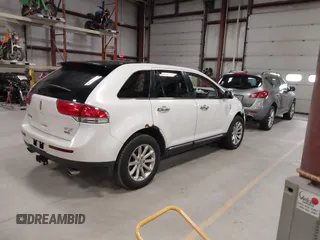 2011 Lincoln MKX with VIN 2LMDJ8JK8BBJ32602, listed as a IAAI auction lot 41967983 with 212,547 mi miles and . Bid and sale history available at carsss.com. Image 4.