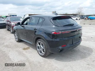 2024 Alfa Romeo Tonale Veloce z VIN ZASPATDW3R3048717, wystawiony jako IAAI lot #41831620 z przebiegiem 6 781 mil mil oraz . Historia ofert i sprzedaży dostępna na DreamBid. Obrazek 3.